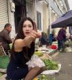 卖菜的都这么漂亮，很想去照顾一下她的生意